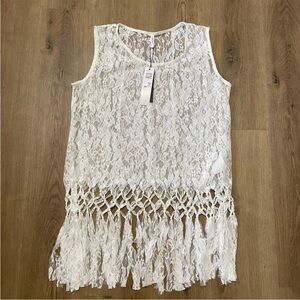 NWT Elegant yet sexy White Lace Fringe Top‎ size large